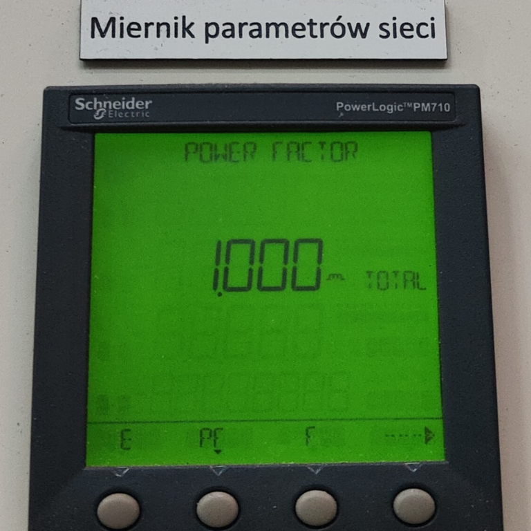 Miernik: współczynnik mocy cos φ po filtracji (1.000)